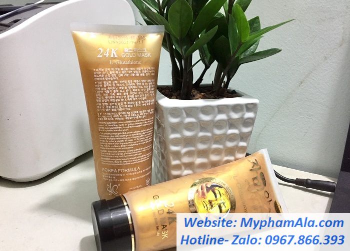 Công dụng của Mặt nạ vàng 24K Gold Mask: – Mặt nạ vàng 24k Gold Mask L-Glutathione như liệu pháp làm trắng sáng nhẹ nhàng,sau vài lần sử dụng da sẽ căng mịn và trắng sáng hơn so với ban đầu. – Với thành phần từ nước, glycerin, tinh chất vàng 24k, vitamin B3, dưỡng chất L-Glutathione, Ginkgo biloba, mầm gạo… – Giúp tươi trẻ làn da, Lột sạch tế bào chết cho da đem lại làn da sáng mịn màng , chống lão hóa.